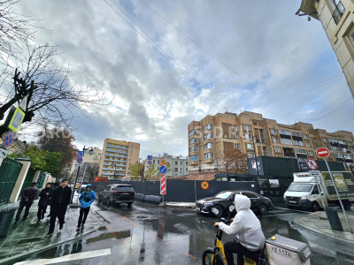 Большая Бронная 11 - 489,2 кв. м. + терасса  35,0 кв. м. /  Аренда помещения свободного назначения у Патриков