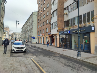 Денежный переулок, д. 30. / 34.6 кв.м. / Продажа торгового помещения с арендатором Цветы