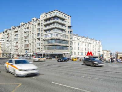 Москва, ЦАО, ул. Земляной Вал, д. 25 / 55,7 кв.м. / Продажа торгового помещения на Садовом кольце